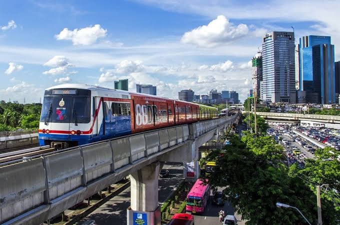 Sự cố chập điện gây gián đoạn cục bộ tuyến tàu điện MRT tại Bangkok