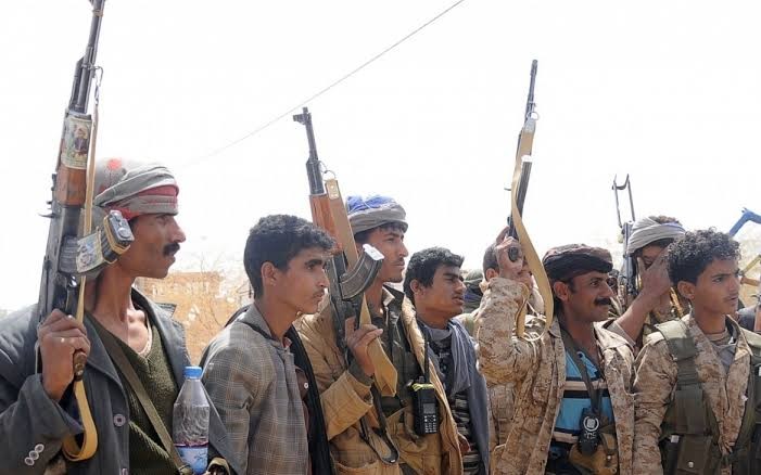 Houthi tấn công căn cứ quân sự Yemen, hơn 250 người thương vong