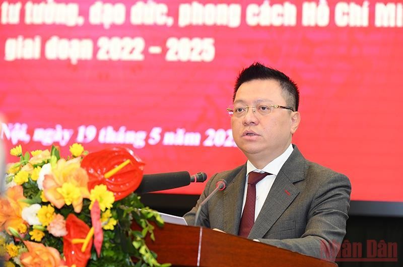 Đồng chí Lê Quốc Minh, Tổng Biên tập Báo Nhân Dân, Phó Trưởng Ban Tuyên giáo Trung ương, Chủ tịch Hội Nhà báo Việt Nam phát biểu tại lễ phát động. Ảnh: Nhân Dân