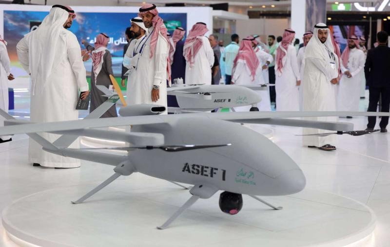 Một chiếc máy bay không người lái tại Triển lãm Quốc phòng Thế giới đầu tiên của Saudi Arabia ngày 6/3/2022. Ảnh: AFP