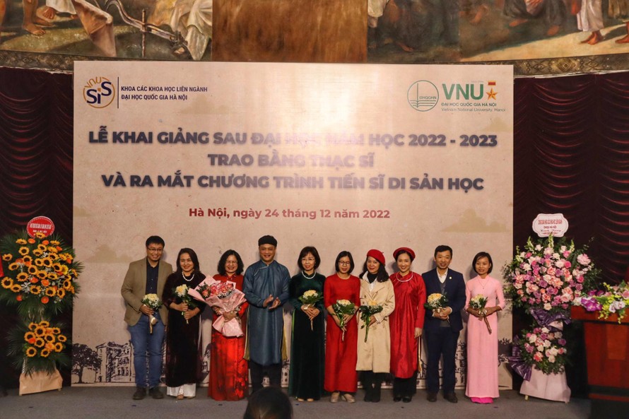 Tổ xây dựng chương trình đào tạo tiến sĩ Di sản học. Ảnh: SIS.