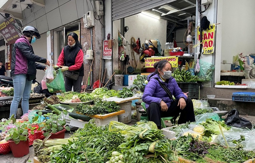 Hà Nội: Hàng hóa dồi dào, giá rau xanh 'hạ nhiệt'