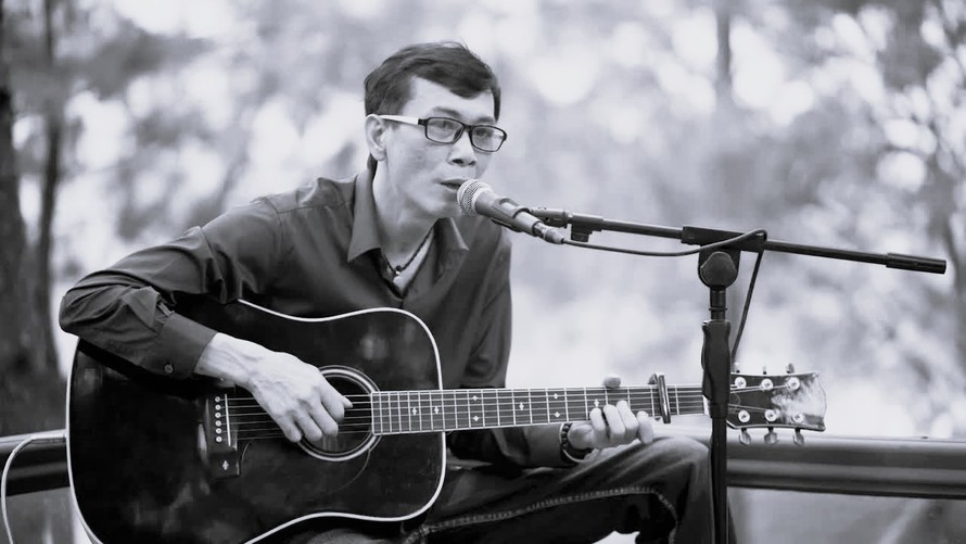 'Nếu tôi có một tình yêu': Đêm tưởng nhớ nghệ sĩ indie Nguyễn Tuấn tại nhà hát Tuổi Trẻ