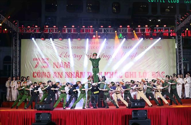 Chương trình nghệ thuật '75 năm Công an nhân dân khắc ghi lời Bác'