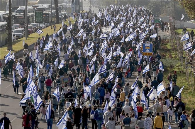 Bộ trưởng Quốc phòng Israel kêu gọi ngừng cải cách tư pháp