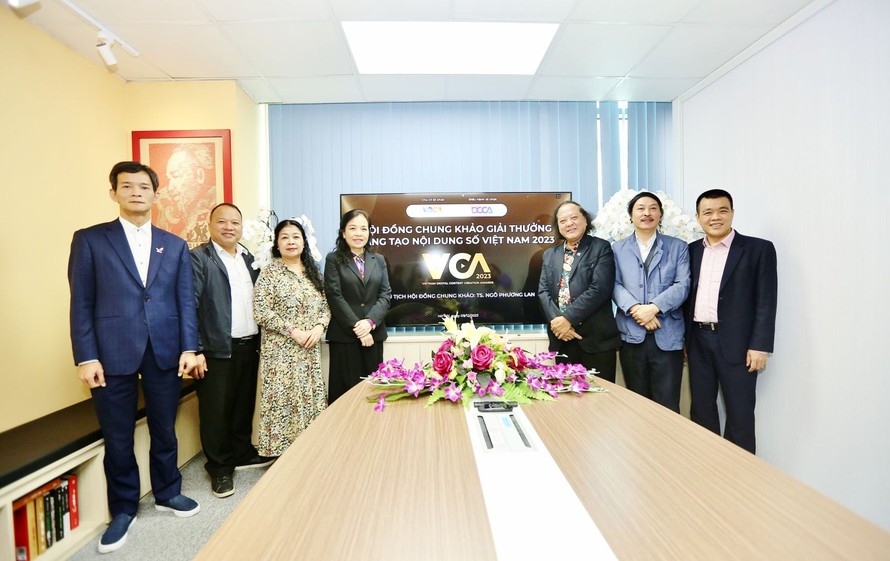 Các giám khảo đã lựa chọn ra 43 tác phẩm đề cử vào vòng Chung khảo. Ảnh: VCA