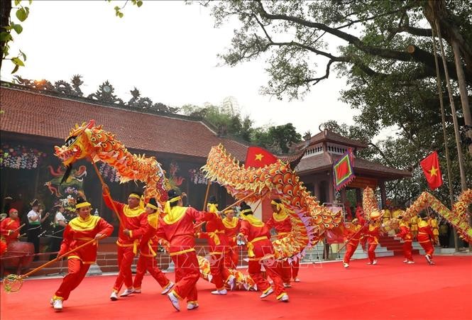 Rộn ràng lễ hội Thành Bản Phủ