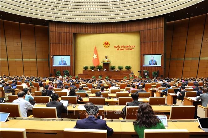 Đại tướng Tô Lâm, Bộ trưởng Bộ Công an trình bày Tờ trình về dự án Luật sửa đổi, bổ sung một số điều của Luật Cảnh vệ. Ảnh: TTXVN