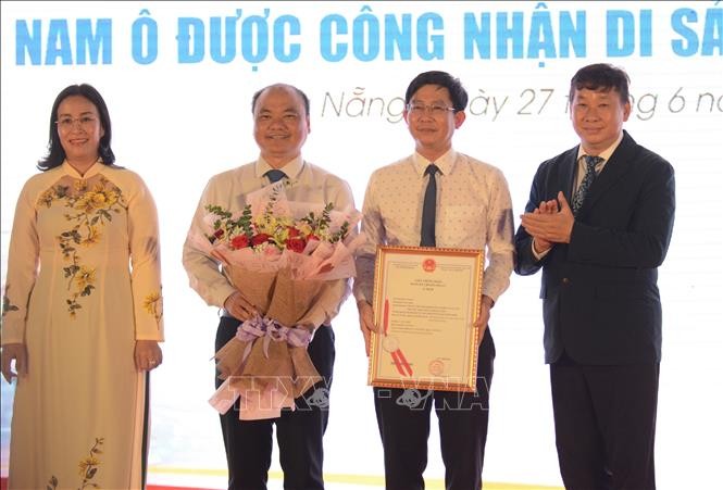 Nước mắm Nam Ô đón nhận bằng bảo hộ chỉ dẫn địa lý