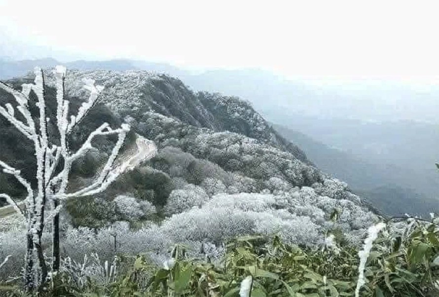 Băng giá hiện diện ở miền núi phía Tây Nghệ An