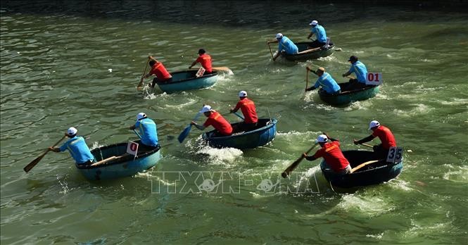 Lễ hội đua thuyền, đua thúng truyền thống mừng Đảng-mừng Xuân Ất Tỵ 2025 thu hút hơn 270 vận động viên đến từ các phường, xã trên địa bàn thành phố Phan Thiết tham gia.