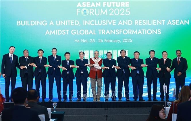 Thủ tướng Phạm Minh Chính và các Trưởng đoàn tham dự Diễn đàn Tương lai ASEAN 2025. Ảnh: Dương Giang