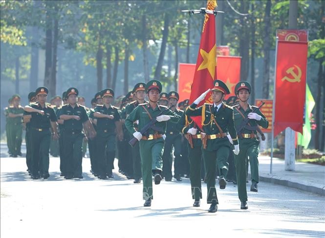 Bộ Chỉ huy quân sự tỉnh Bình Dương phát động thi đua cao điểm "Thần tốc-Quyết thắng" chào mừng 50 năm Ngày Giải phóng miền Nam. Ảnh: TTXVN phát