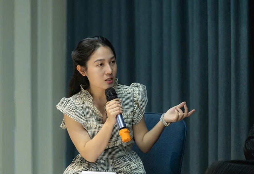 Nhà báo Nguyệt Linh