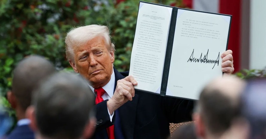 Tổng thống Donald Trump khẳng định sẽ không hoãn áp thuế đối ứng