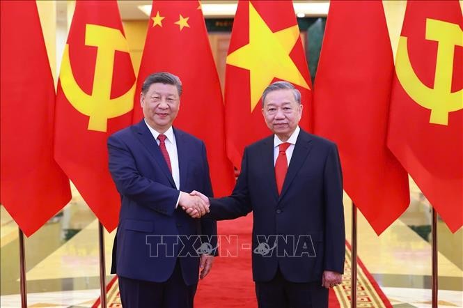 Tổng Bí thư Tô Lâm và Tổng Bí thư, Chủ tịch nước Trung Quốc Tập Cận Bình chụp ảnh chung. Ảnh: Thống Nhất/TTXVN