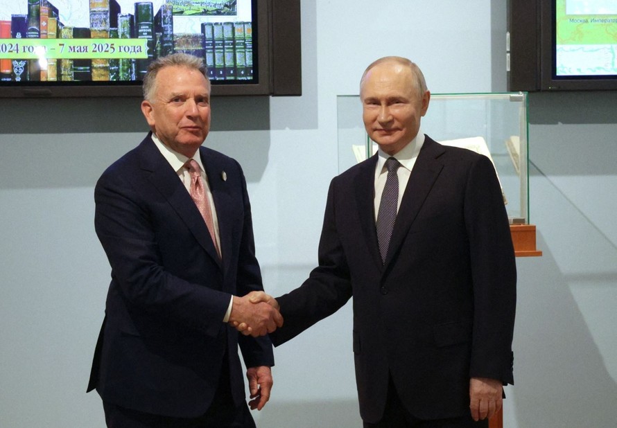 Tổng thống Nga Vladimir Putin tiếp Đặc phái viên Tổng thống Mỹ Steve Witkoff tại Saint Petersburg, ngày 11/4/2025. Ảnh: REUTERS/TTXVN
