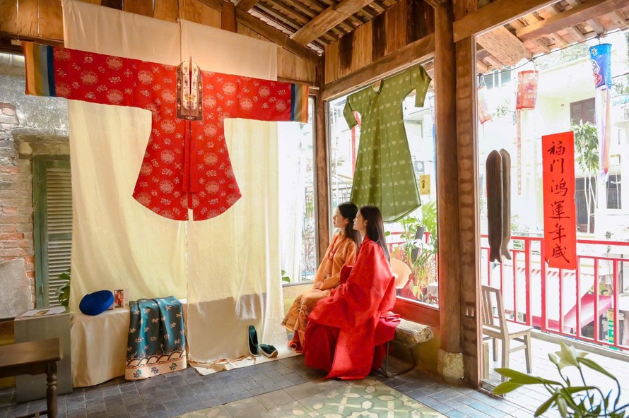 Vân Hoa Đài – Nối nhịp văn hóa qua "Áo xưa, dáng nay"