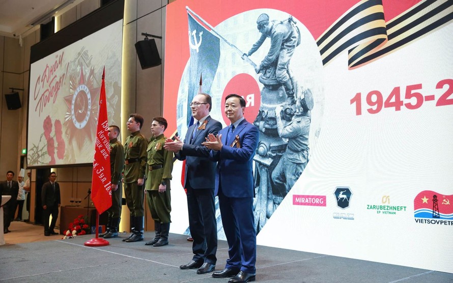 Phó Thủ tướng Trần Hồng Hà dự Tiệc chiêu đãi nhân kỷ niệm 80 năm Ngày Chiến thắng trong chiến tranh vệ quốc vĩ đại. Ảnh: baochinhphu.vn