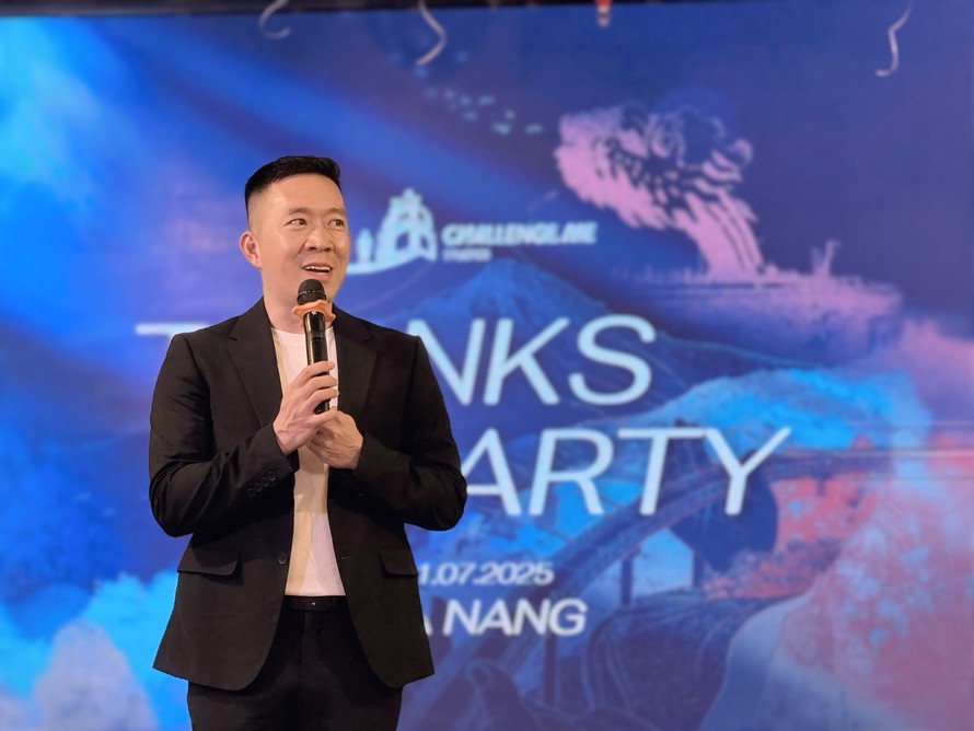 Đạo diễn Hoàng Nam gây ấn tượng với Em bé Mỹ Lai, công bố loạt dự án mới 