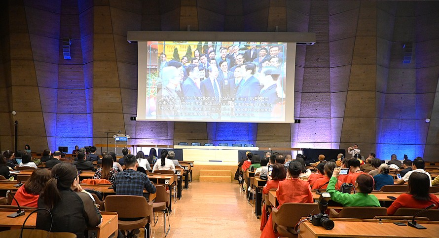 Toàn cảnh Hội nghị quốc tế về bảo tồn di sản và phát triển công nghiệp văn hóa tại Trụ sở UNESCO Paris, Cộng hòa Pháp.