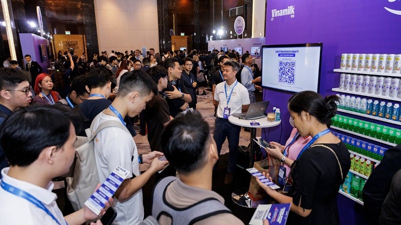 Gian hàng Vinamilk thu hút sự quan tâm của nhiều khách tham dự tại sự kiện AWS Cloud Day Việt Nam 2025. (Ảnh: AWS)