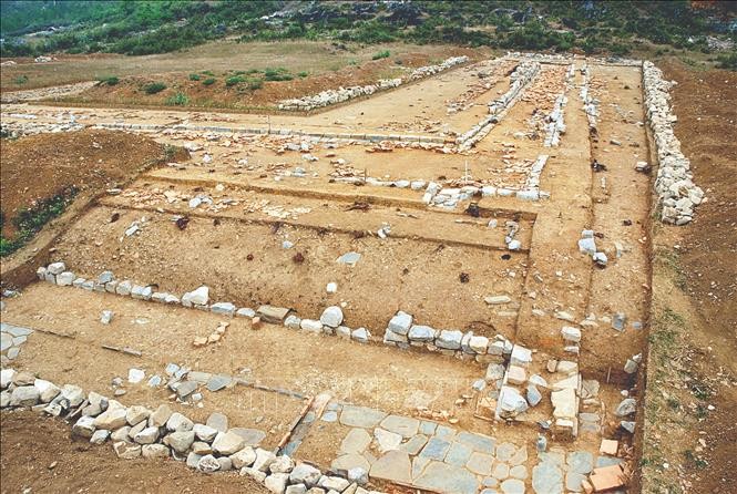 Dấu tích kiến trúc Đàn tế Nam Giao Thành nhà Hồ sau các đợt khai quật. 