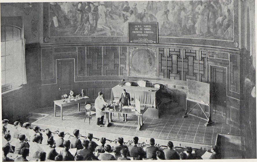 Các tài liệu chính thống đều cho thấy sự kết nối của Trường Mỹ thuật Đông Dương với hệ thống Đại học Đông Dương. Ảnh: École de plein exercice de médecine et de pharmacie de l'Indochine, 20-21.