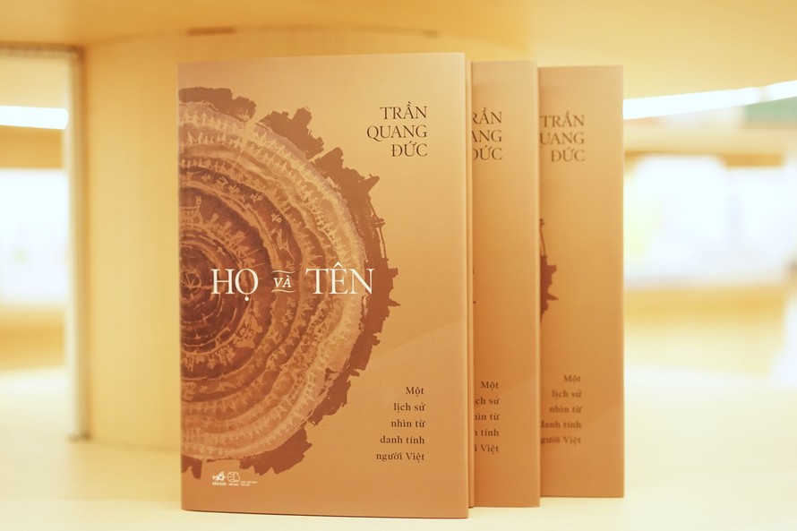 Họ và Tên – Khỏa lấp thiếu hụt trong nhận thức về danh tính của người Việt