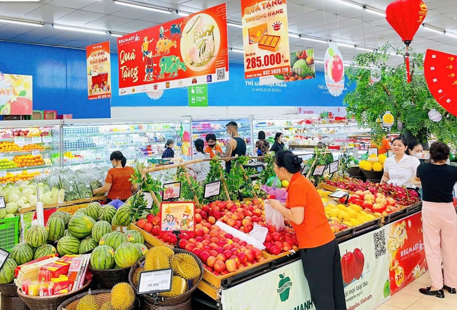 Hàng hoá dồi dào, giá cả ổn định trong ngày Mùng 1 Tết