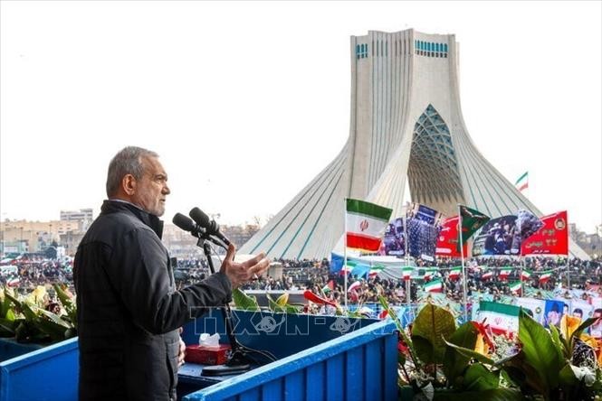 Tổng thống Iran Masoud Pezeshkian phát biểu tại lễ kỷ niệm 47 năm Cách mạng Hồi giáo ở thủ đô Tehran. Ảnh: IRNA