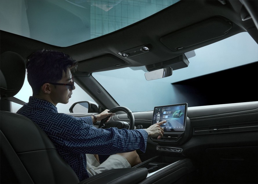 VF 7 - Mẫu SUV chiều lòng gia đình trẻ: Thỏa đam mê xê dịch, vẫn dư dả tài chính