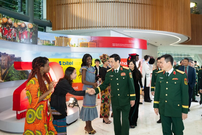 Hơn 10.000 cán bộ nhân viên Viettel Global giúp Viettel luôn vững vàng trong hành trình kinh doanh toàn cầu.