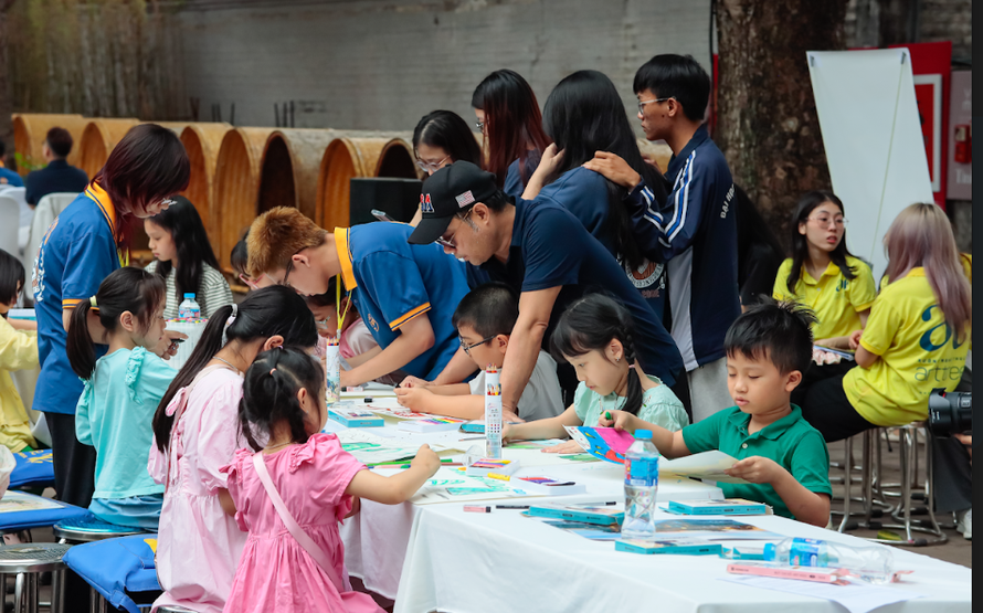 Workshop dành cho thiếu nhi được tổ chức song song với lễ phát động