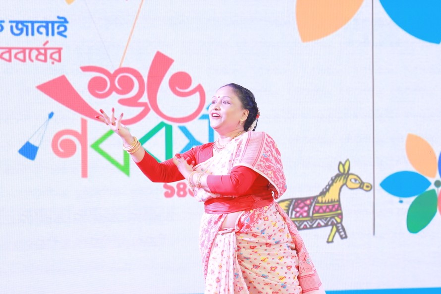 Không gian văn hóa Bangladesh rực rỡ tại Trường Cao đẳng Thương mại và Du lịch Hà Nội