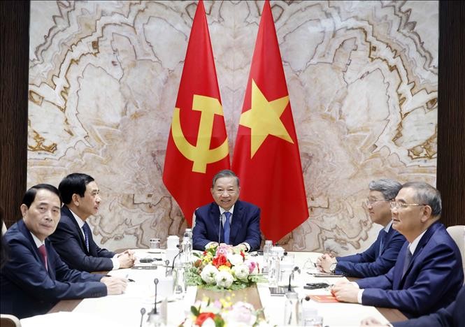 Tổng Bí thư, Chủ tịch nước Tô Lâm điện đàm trực tuyến với Tổng thống Liên bang Thụy Sĩ Guy Parmelin. Ảnh: Thống Nhất