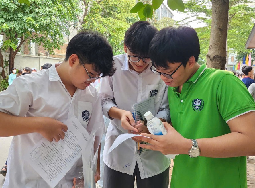 Kết thúc môn thi toán, đề thi được đánh giá bám sát chương trình