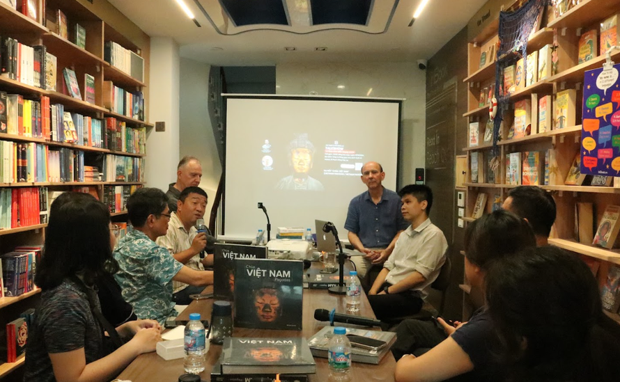  nhiếp ảnh gia người Pháp Nicolas Cornet là Olivier Jeandel trong buổi trò chuyện tại Hà Nội