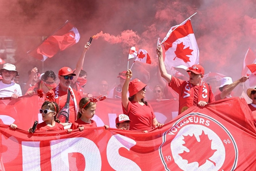 Bóng đá thay đổi xã hội Canada