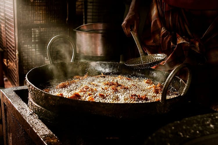 Món gà rán nổi tiếng của nhà hàng Wakatori tại tỉnh Shizuoka (Nhật Bản), nơi được cho là duy trì một phần dầu chiên truyền thống từ khi quán mở cửa vào năm 1960. Ảnh: O.C