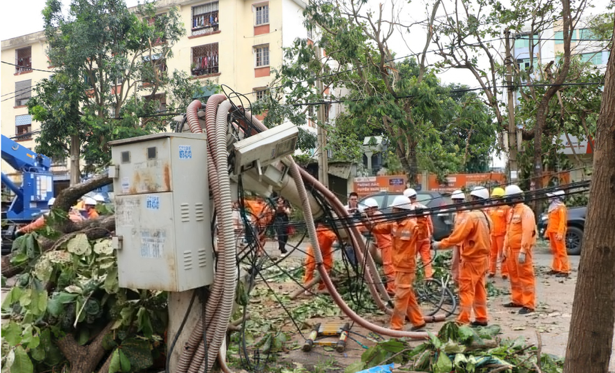 Khôi phục cấp điện sau bão số 1