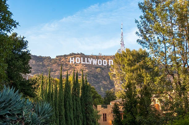 Bảng hiệu HOLLYWOOD ở Los Angeles, Mỹ. Ảnh tư liệu: AFP/TTXVN