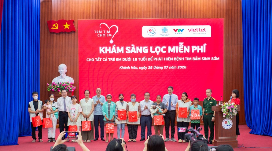 Khai mạc sự kiện Trái tim cho em tại Khánh Hòa. Ảnh: Trần Thọ