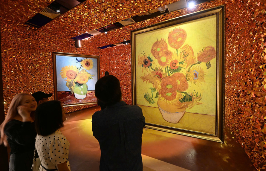 Bước vào thế giới hội họa Van Gogh giữa lòng Hà Nội