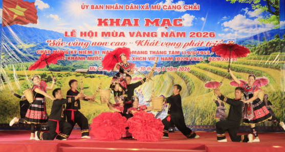 Chương trình tiết mục văn nghệ thể hiện khát vọng phát triển của người Mông vùng cao.