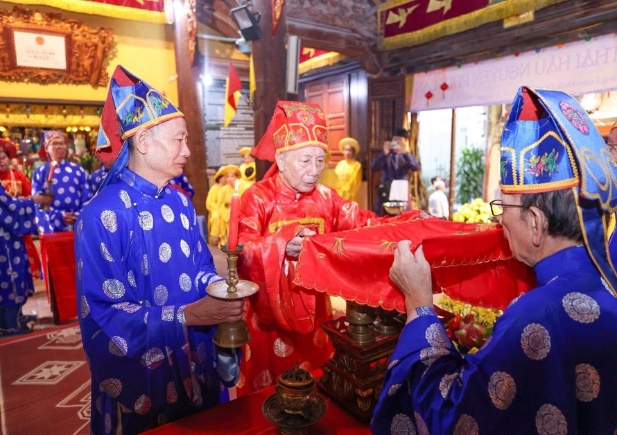 Thiêng liêng lễ dâng hương kỷ niệm 909 năm ngày hóa Hoàng Thái hậu Ỷ Lan