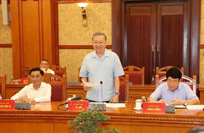 Tổng Bí thư, Chủ tịch nước Tô Lâm phát biểu chỉ đạo tại buổi làm việc với Ban Tổ chức Trung ương và các cơ quan liên quan về Đề án tổng kết Nghị quyết số 26-NQ/TW, ngày 19/5/2018 của Ban Chấp hành Trung ương Đảng khóa XII về "Tập trung xây dựng đội ngũ cán bộ các cấp, nhất là cấp chiến lược đủ phẩm chất, năng lực và uy tín, ngang tầm nhiệm vụ", tại Trụ sở Trung ương Đảng, chiều 26/8. Ảnh: Thống Nhất/TTXVN