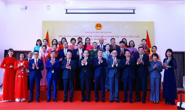 Thủ tướng gặp gỡ cán bộ, nhân viên các cơ quan đại diện Việt Nam tại Ấn Độ