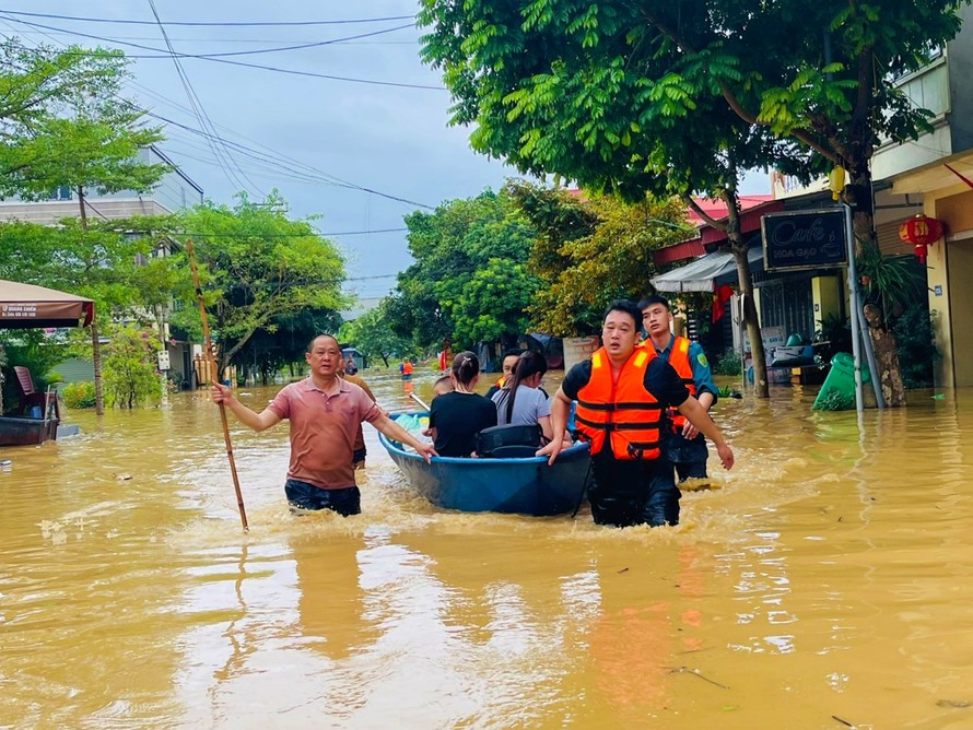 Quảng Trị: Nhiều trường học cho học sinh nghỉ để đảm bảo an toàn