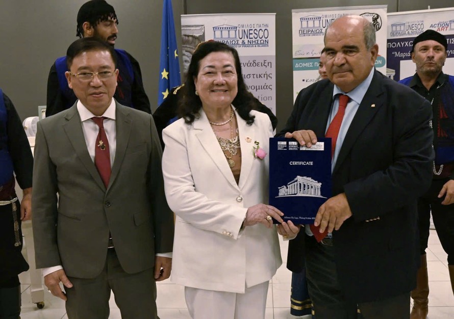 Lương y Nguyễn Thị Hồng Phong được trao bằng khen “Vì những đóng góp trong công tác an sinh xã hội và chăm sóc sức khỏe cộng đồng năm 2026”